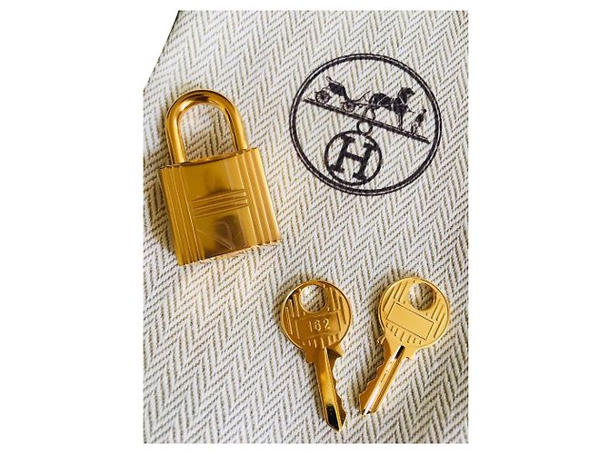 Hermès Lucchetto dorato di Hermes per borse Birkin in oro kelly, neuf 2 chiavi e pochon! D'oro - vista 2