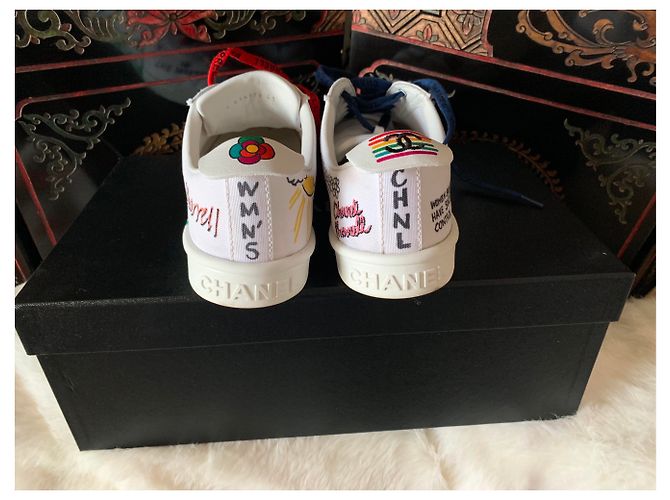 Sneakers CHANEL PHARRELL Collezione capsule Grafiti usata e indossata Bianco - vista 6