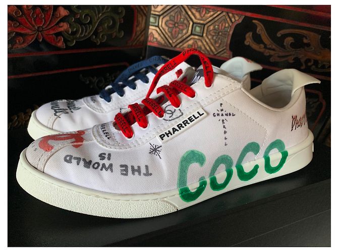Sneakers CHANEL PHARRELL Collezione capsule Grafiti usata e indossata Bianco - vista 7