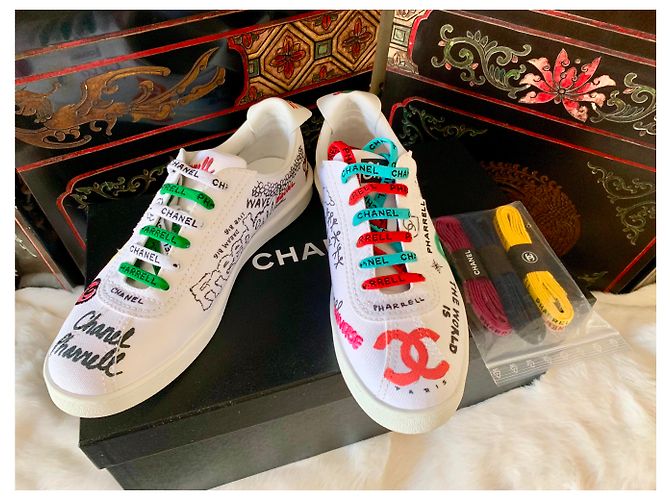 Sneakers CHANEL PHARRELL Capsula Collection Grafiti neuve Bianco - vista 7