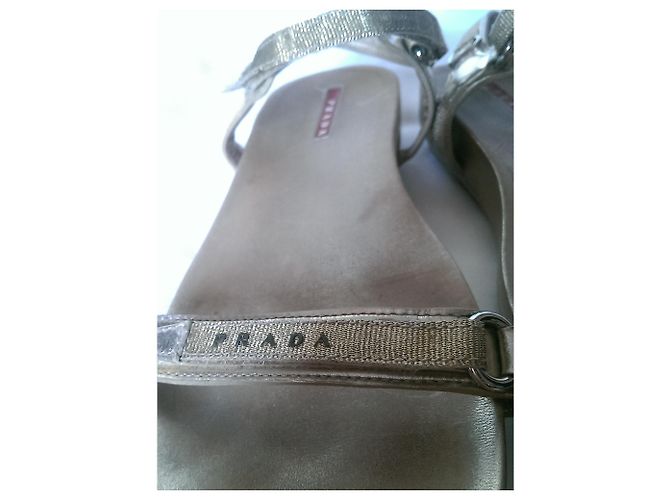 Sandali Prada Plates Oro in Pelle D'oro - vista 8