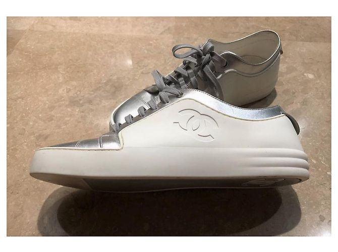 Chanel Baskets argentées et blanches EU39 - vue 3