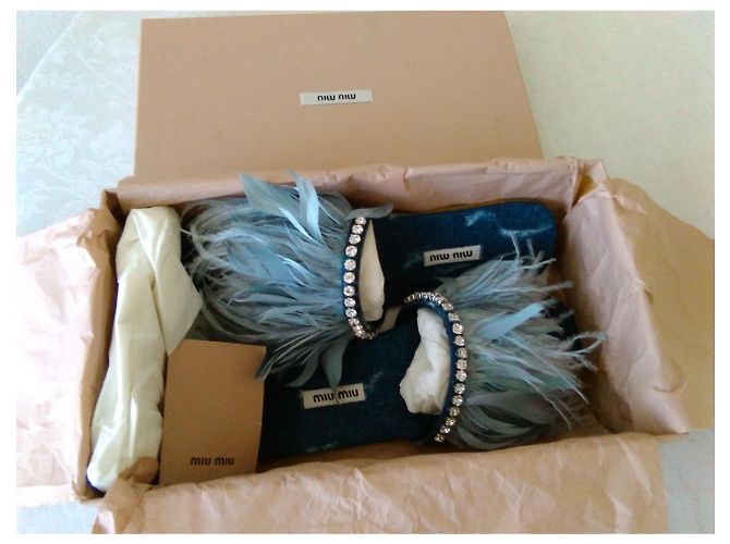 Sandali in denim MIU MIU con piume e cristalli Blu - vista 9