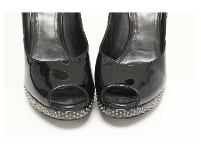 Burberry Pompa a piattaforma Mini Stud in vernice Nero - vista 8