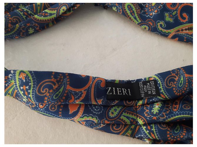 Autre Marque Lavaliere Ascot in seta blu con stampa paisley - vista 3