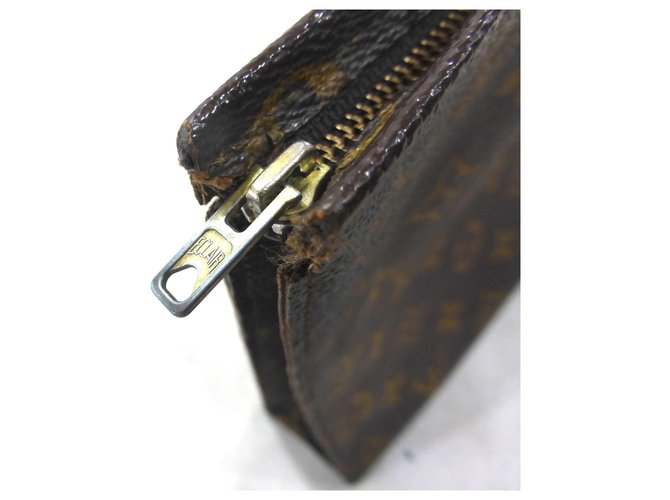 Louis Vuitton TASCA WC 26 monogramma Marrone - vista 3