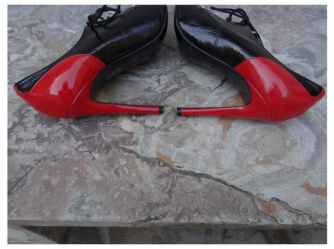 Escarpins Michel Perry en cuir verni noir rouge écru Taille 40 - vue 7