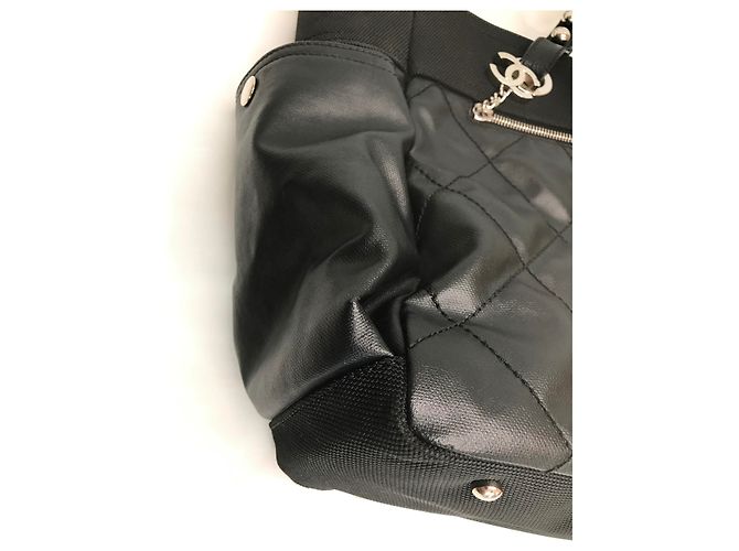 Timeless Chanel Grand shopping 40cm Borsa a mano Paris Biarritz Nero - vista 17