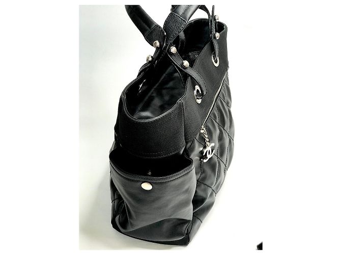Timeless Chanel Grand shopping 40cm Borsa a mano Paris Biarritz Nero - vista 23