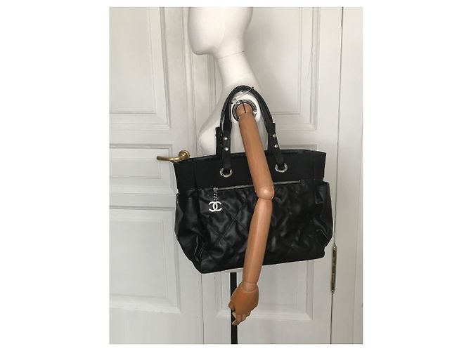 Timeless Chanel Grand shopping 40cm Borsa a mano Paris Biarritz Nero - vista 3