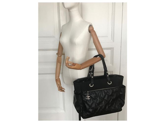 Timeless Chanel Grand shopping 40cm Borsa a mano Paris Biarritz Nero - vista 4