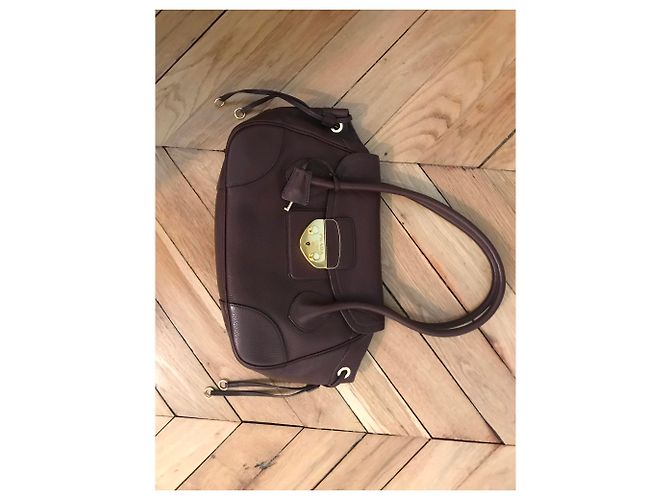 Bolsa de ombro Prada em couro marrom com fecho dourado - vista 2