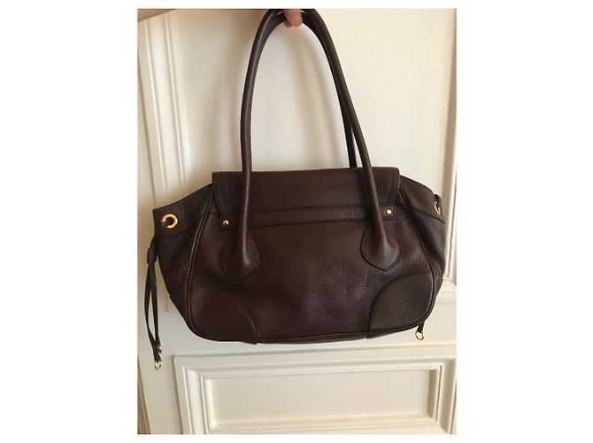 Bolsa de ombro Prada em couro marrom com fecho dourado - vista 5