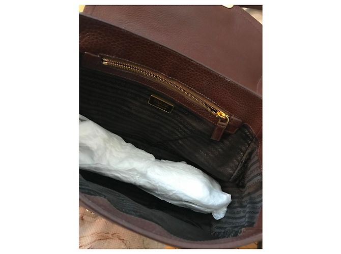 Bolsa de ombro Prada em couro marrom com fecho dourado - vista 7
