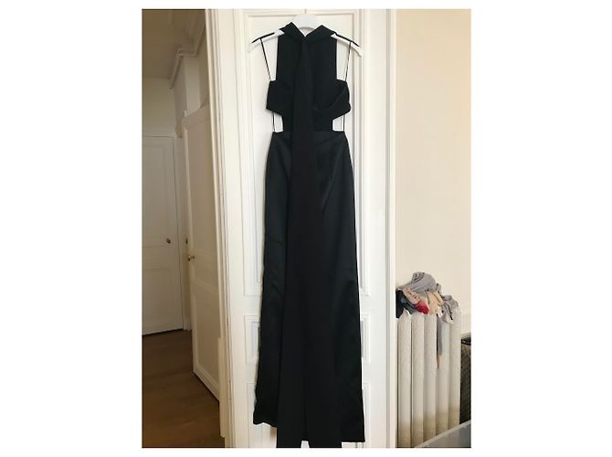 Solace London Schwarzes Abendkleid mit Cut-outs und Schlitz - Ansicht 4