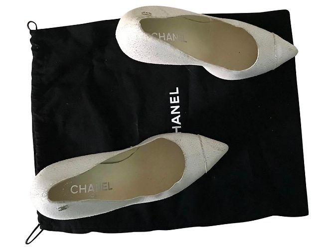 Chanel Pumps aus Leder in Eggshell Aus weiß - Ansicht 2