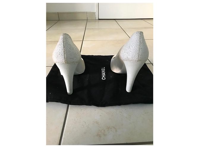 Chanel Pumps aus Leder in Eggshell Aus weiß - Ansicht 4