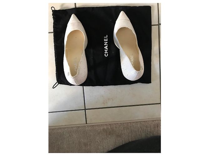 Chanel Pumps aus Leder in Eggshell Aus weiß - Ansicht 6