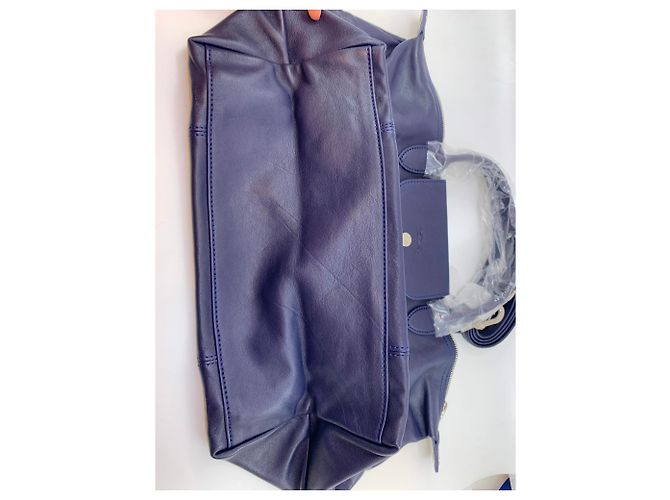 Borsa a mano Longchamp Pliage in pelle blu navy - vista 3