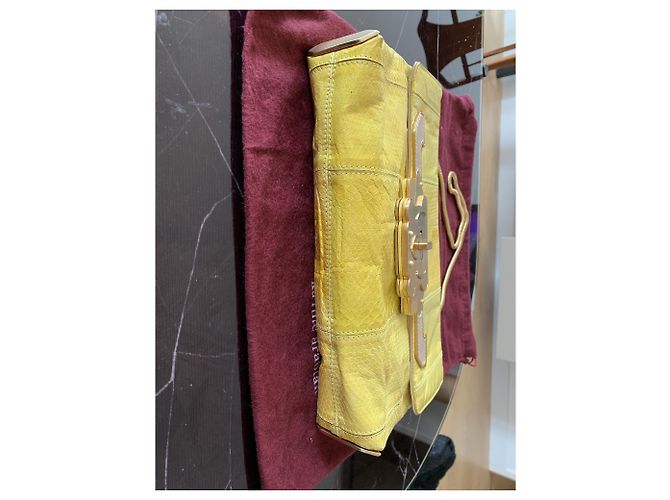 Karine Arabian Borsa a serpente d'acqua gialla e beige, Fermaglio dorato arabo Karine - vista 2