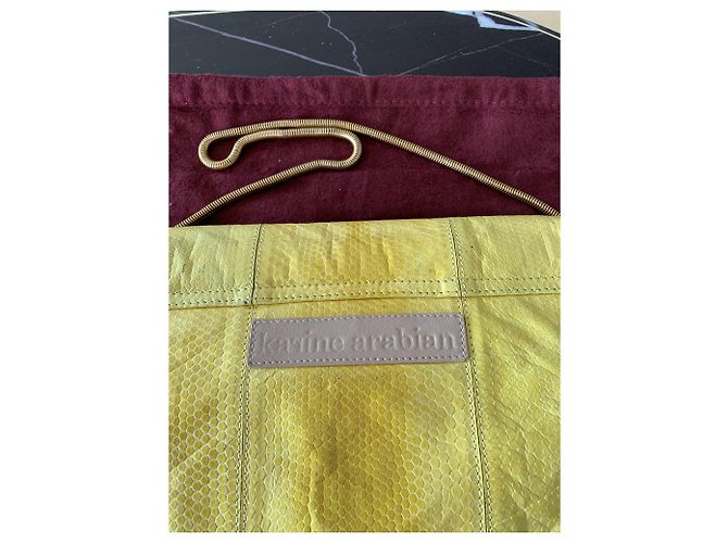 Karine Arabian Borsa a serpente d'acqua gialla e beige, Fermaglio dorato arabo Karine - vista 4