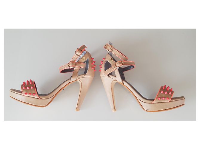 Autre Marque Zweifarbige, gefütterte Pumps mit hohen Absätzen. Beige Koralle - Ansicht 3