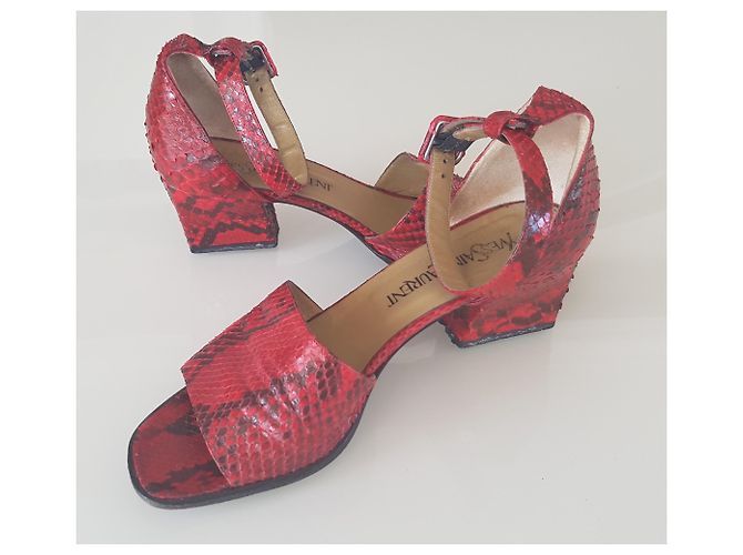 Yves Saint Laurent Rectangular heel sandals with ankle tricks. Black Red - view 2