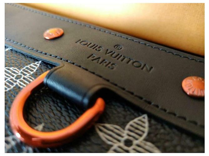 Louis Vuitton Pochette Apollo GM Edizione Limitata Upside Down Blu - vista 4