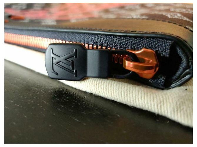 Louis Vuitton Pochette Apollo GM Edizione Limitata Upside Down Blu - vista 5