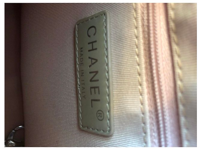 CHANEL Piel de becerro envejecida iridiscente acolchada Gabrielle Bag Light Pink - vista 6