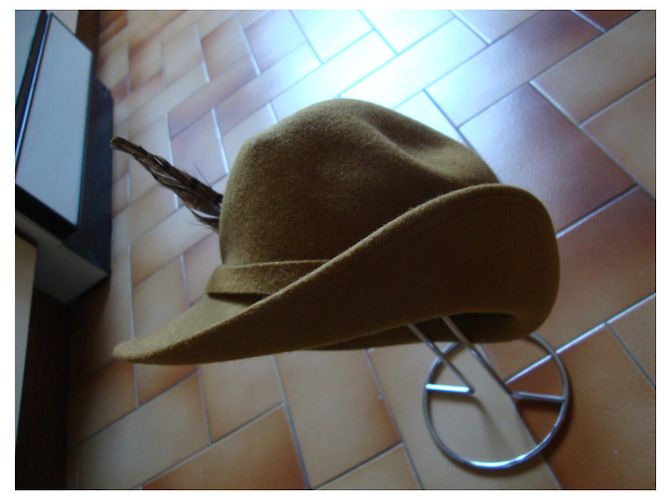 Autre Marque Cappello in feltro di lana senape con piuma - vista 2