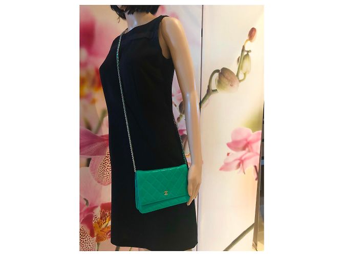 Wallet On Chain Chanel WOC Verde - vista 10