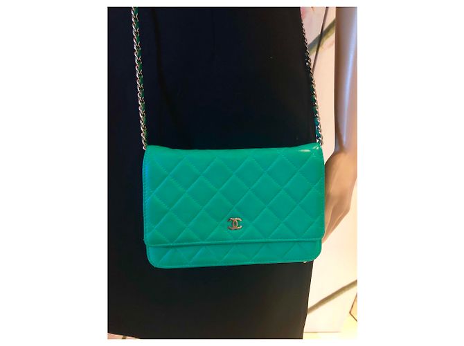 Wallet On Chain Chanel WOC Verde - vista 11