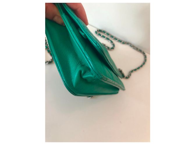 Wallet On Chain Chanel WOC Verde - vista 5