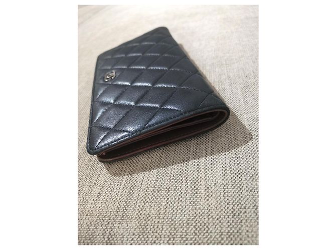Chanel schwarze Lammfell Yen Brieftasche - Ansicht 5