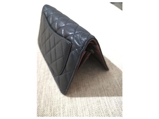 Chanel schwarze Lammfell Yen Brieftasche - Ansicht 6
