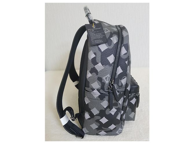 MCM Camo - vue 3