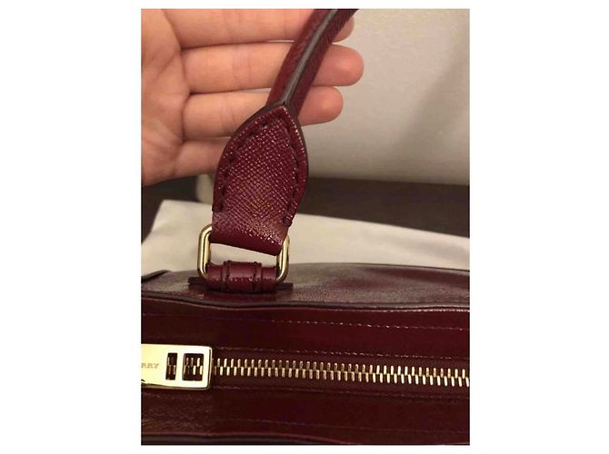 Borsa Burberry rosso scuro in vernice Bordò - vista 2