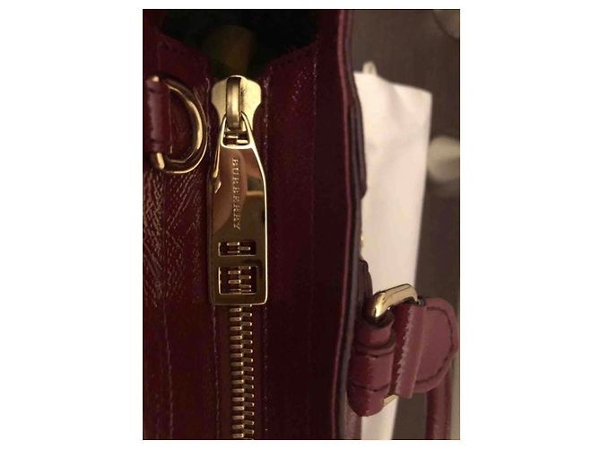Borsa Burberry rosso scuro in vernice Bordò - vista 3