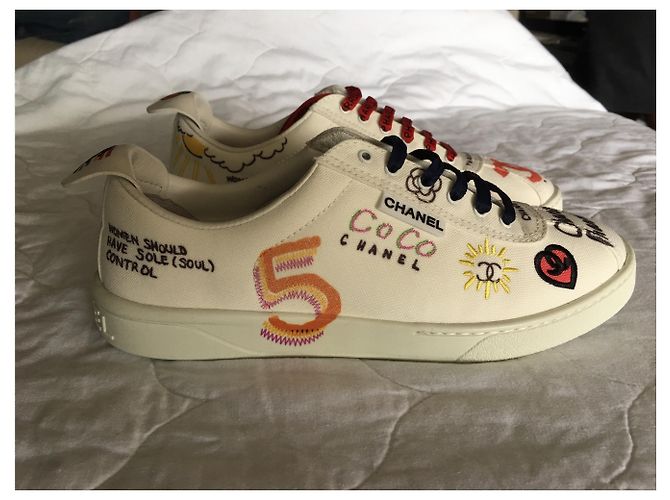 Chanel x Pharell Williams Bianco - vista 3