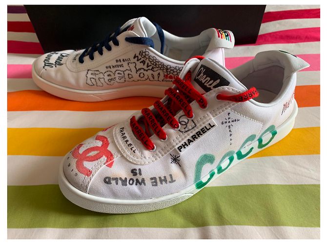 CHANEL PHARRELL Turnschuhe Grafiti Sammlung Kapselversion verwendet Weiß - Ansicht 2