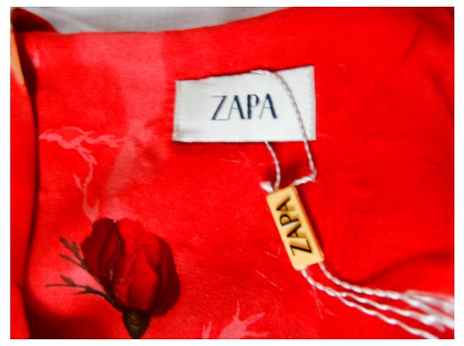 Zapa Kleid, rot mit Blumenmuster - Ansicht 4