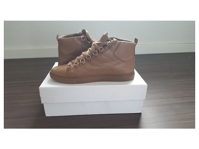 Sneakers Balenciaga in pelle marrone - vista 3