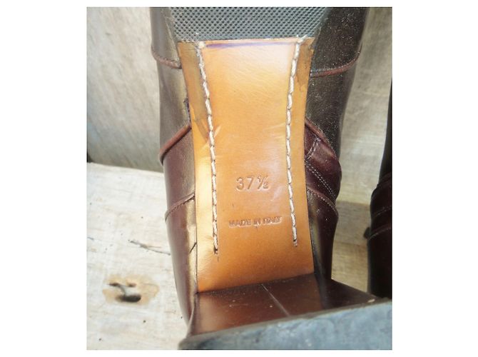 Botas Louis Vuitton de piel marrón oscuro - vista 7