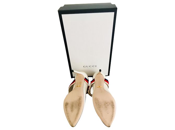 Décolleté Gucci Sylvie in pelle beige con nastro blu e rosso - vista 2