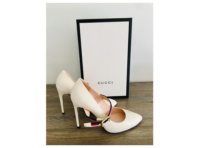 Décolleté Gucci Sylvie in pelle beige con nastro blu e rosso - vista 3