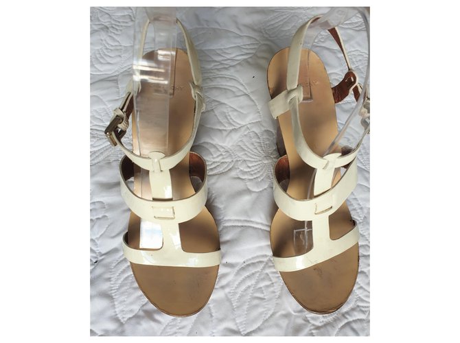 Givenchy Patent leather sandals White Wood ref.141685 - Joli Closet