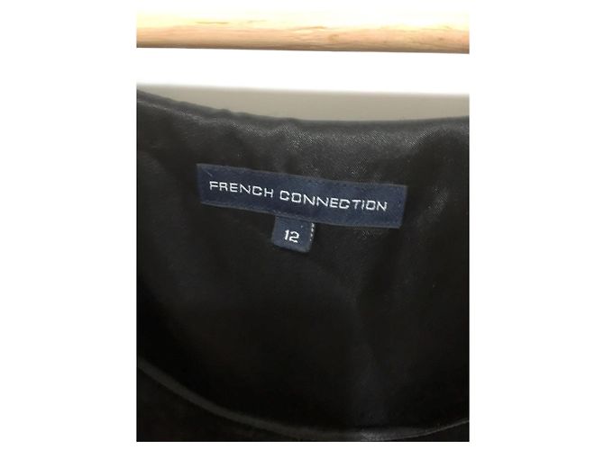 French Connection Schwarzes Samtkleid mit Kristall und Pailletten Stickerei - Ansicht 7