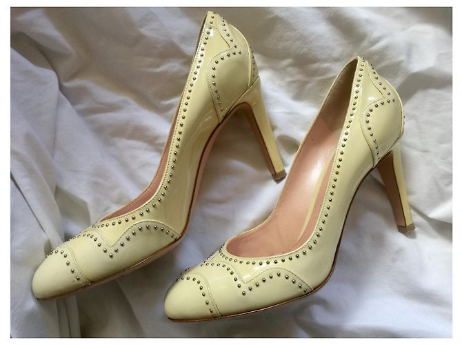 Décolleté Gianvito Rossi in vernice con borchie crema Crudo - vista 2
