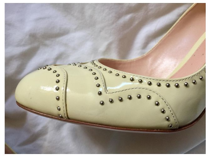 Décolleté Gianvito Rossi in vernice con borchie crema Crudo - vista 3